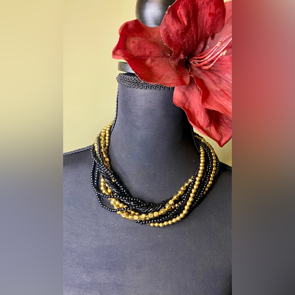 MULI STRAND STATEMENT NECKLACE